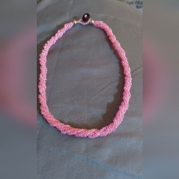 ♥️ Handmade Beaded Necklace - Picture 3 of 3